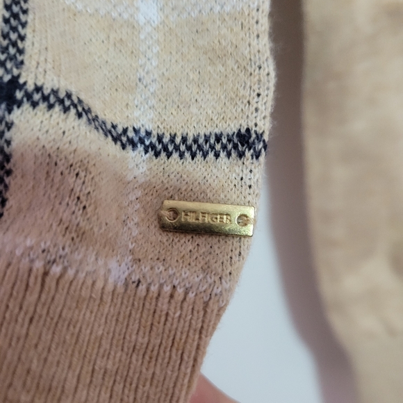 TOMMY HILFIGER beige button up - Picture 3 of 3